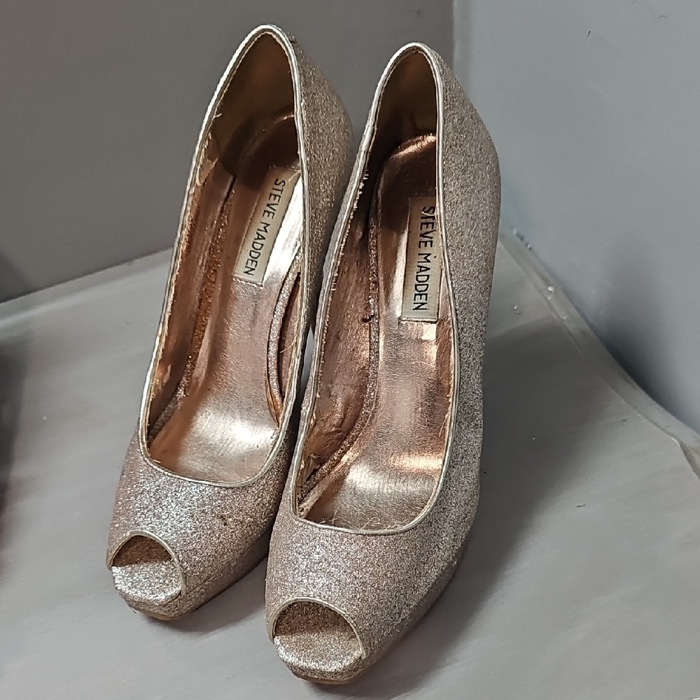 Steve Madden Glittering Gold Peep Toe Heels
